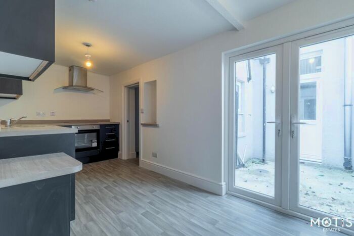 2 Bedroom Flat To Rent In Dover Road, Folkestone, CT20