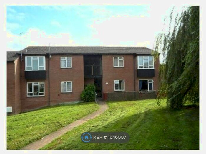 1 Bedroom Flat To Rent In Jordan Close, Barnstaple, EX32