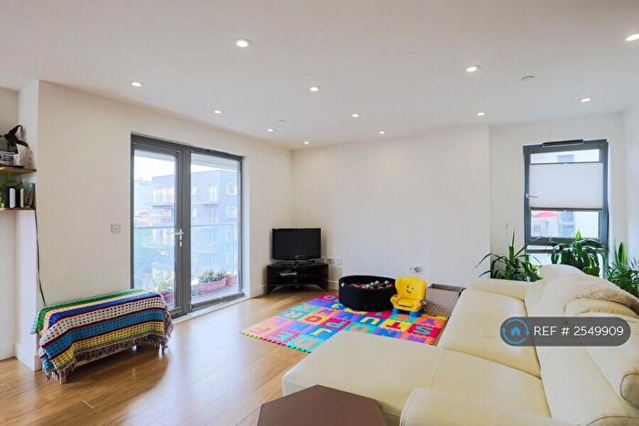2 Bedroom Flat To Rent In Wilson Tower, London, E1