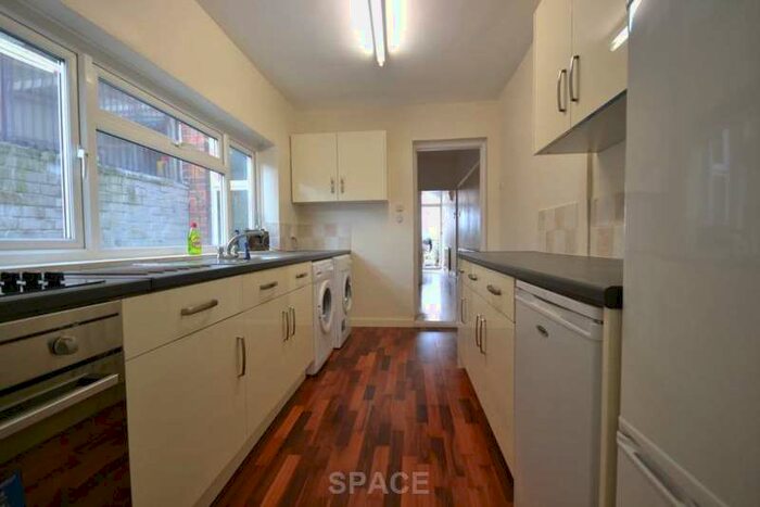 4 Bedroom Terraced House To Rent In Cardigan Road, Reading, Berkshire, RG1