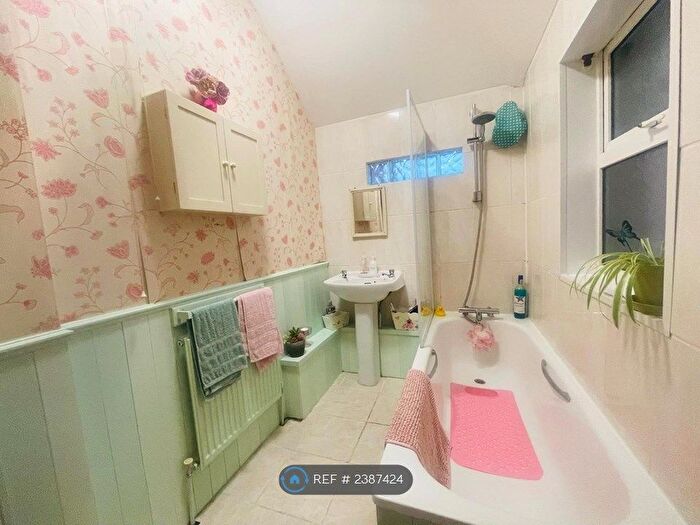 2 Bedroom Flat To Rent In Colebrooke Road, Bexhill-On-Sea, TN39