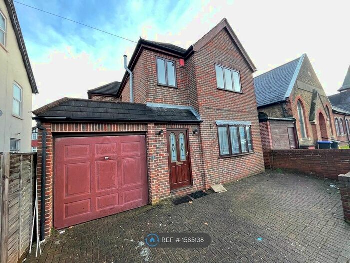 3 Bedroom Detached House To Rent In Bloomfield Road, Bromley, BR2