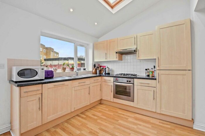 4 Bedroom Semi-Detached House To Rent In First Avenue, Acton London, W3