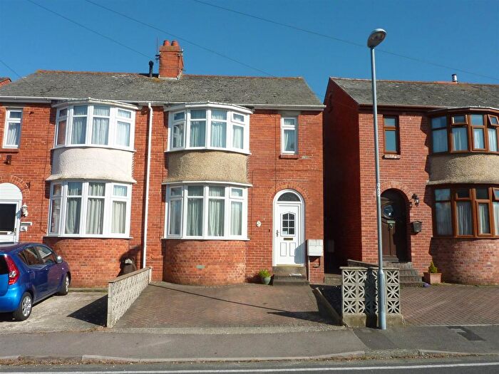 3 Bedroom Semi-Detached House To Rent In Hardy Avenue, Weymouth, DT4