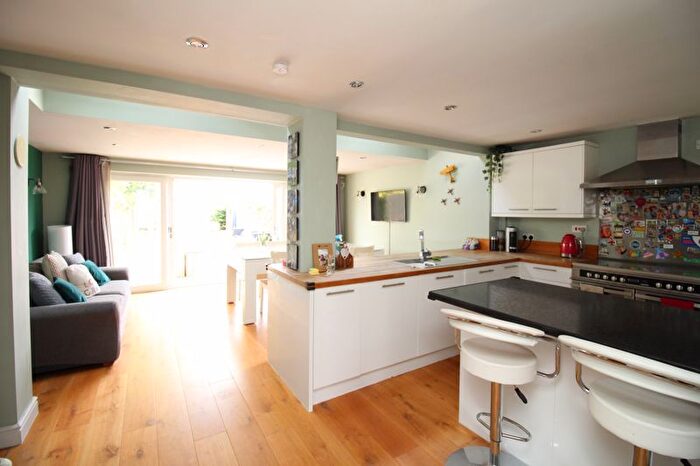 4 Bedroom Semi Detached House For Sale In Fleming Way, Tonbridge, TN10