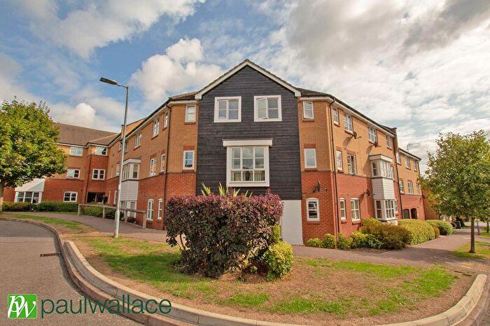 2 Bedroom Apartment To Rent In Plomer Avenue, Hoddesdon, EN11