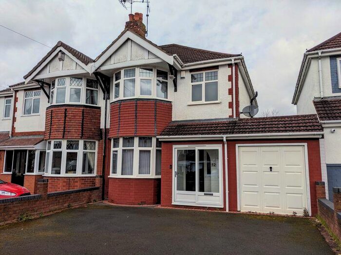 3 Bedroom Semi-Detached House To Rent In Goodrest Avenue, Halesowen, West Midlands, B62
