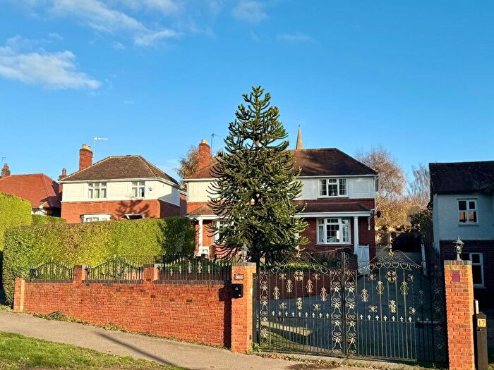 4 Bedroom Detached House To Rent In With Triple Garages - Rothwell Road, Desborough, NN14