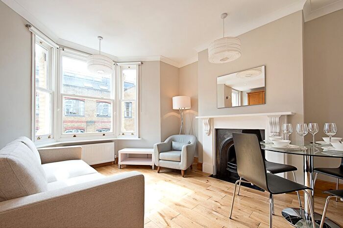 2 Bedroom Flat To Rent In Warriner Gardens, London, SW11