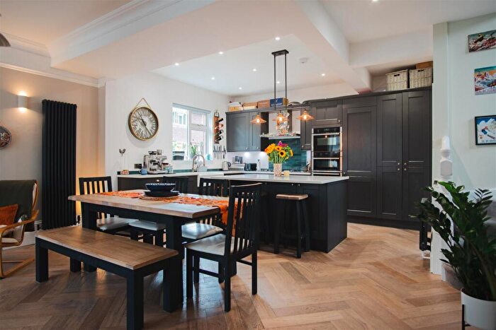 4 Bedroom Detached House For Sale In Horsham Road, Dorking, RH4