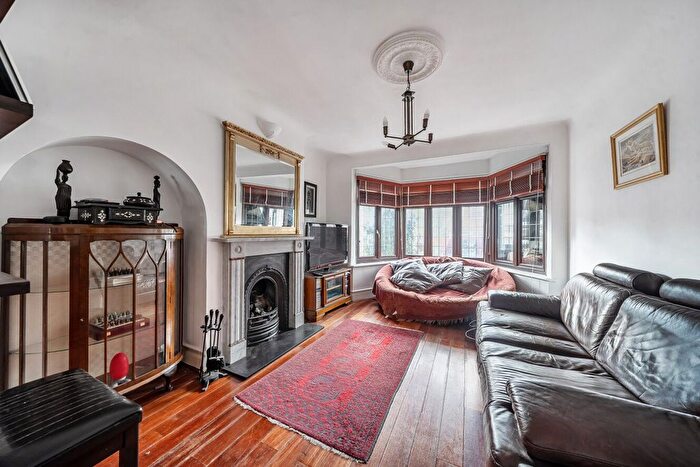 4 Bedroom End Terrace House For Sale In Bosbury Road, Catford, London, SE6