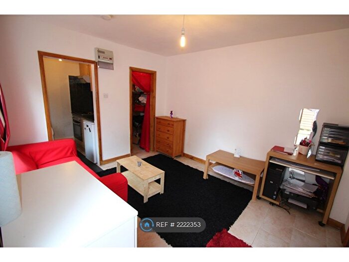 Studio To Rent In Mountfield Road, London, N3