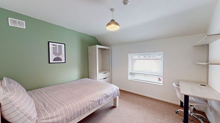 5 Bedroom Semi-detached House To Rent In B Chestnut Grove, Liverpool, L15
