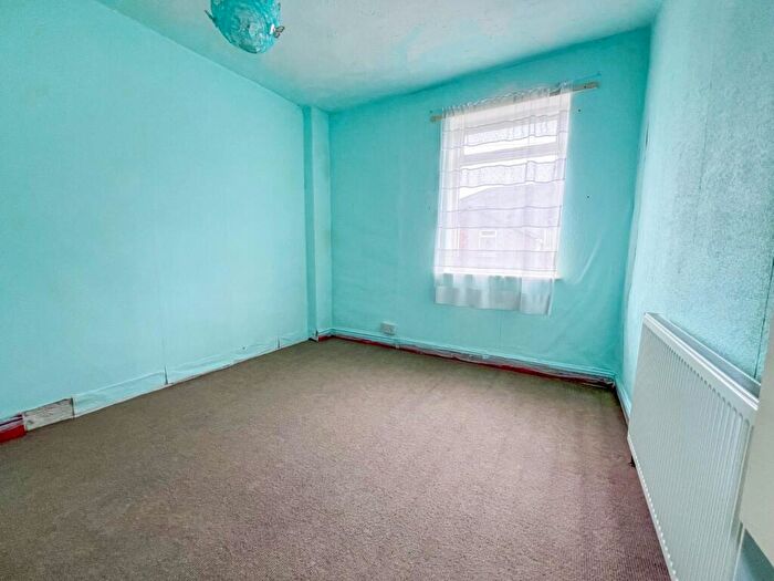 3 Bedroom Terraced House For Sale In Convamore Road, Grimsby, DN32