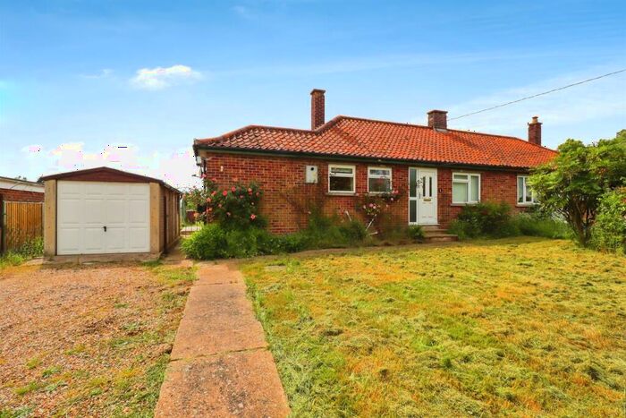 2 Bedroom Semi-Detached Bungalow For Sale In Church Road, South Lopham, Diss, IP22