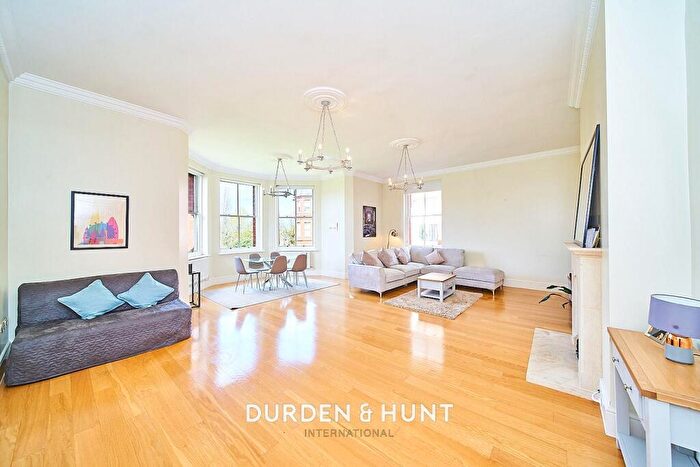 2 Bedroom Apartment To Rent In Osborne House, Repton Park, Woodford Green, IG8