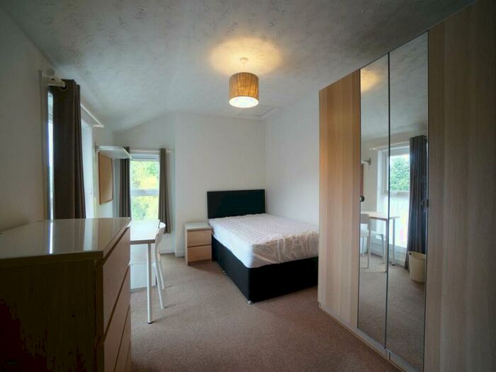 8 Bedroom House To Rent In College Road, Bangor, Gwynedd, LL57