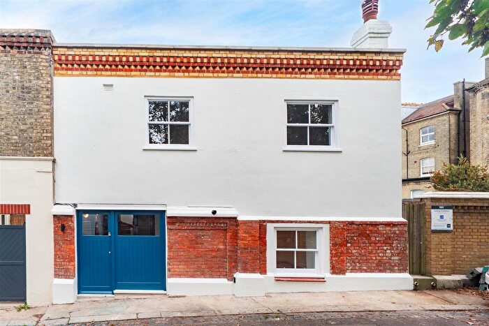 3 Bedroom Detached House For Sale In Cambridge Grove, Hove, BN3