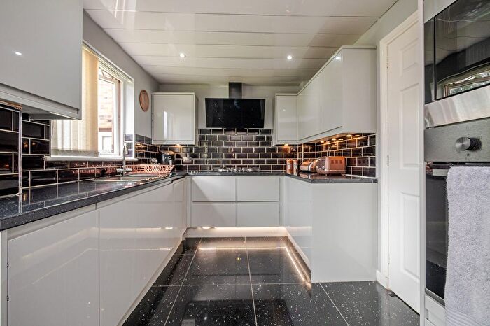 4 Bedroom Detached House For Sale In Foinaven Gardens, Thornliebank, G46