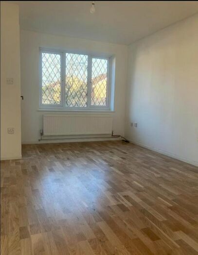 2 Bedroom Semi-Detached House To Rent In Holland Gardens Brendford, London, TW8