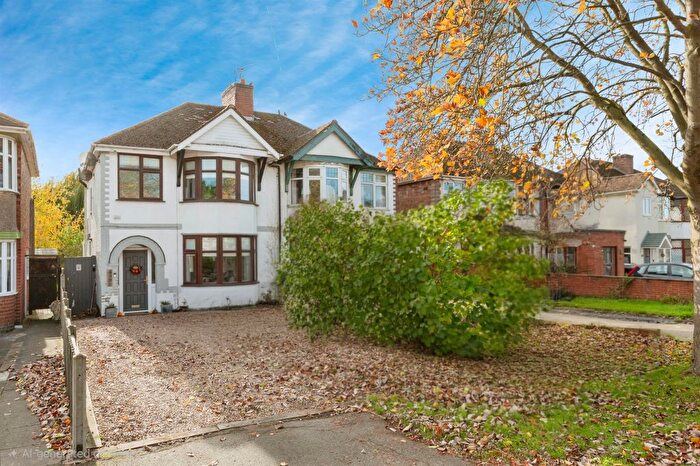 3 Bedroom Semi-Detached House For Sale In Coventry Road, Hinckley, LE10