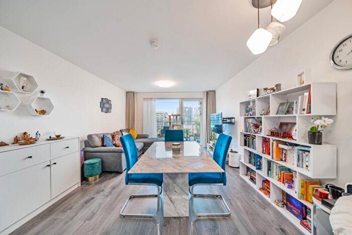 2 Bedroom Flat For Sale In Hargrave Drive, Harrow, HA1