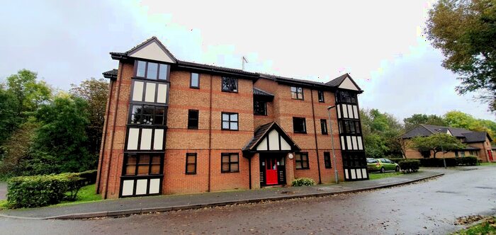 2 Bedroom Flat To Rent In Osprey Close, Falcon Way, Watford, WD25