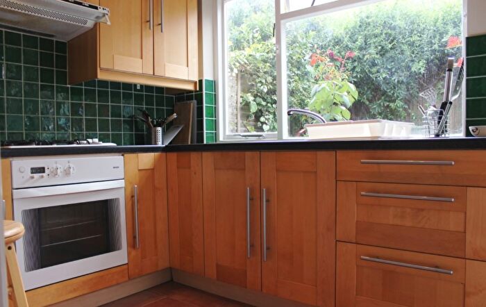 2 Bedroom Flat To Rent In Kyrle Road, London, SW11