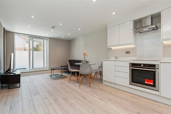 2 Bedroom Flat For Sale In Gilbey Road, Tooting, SW17