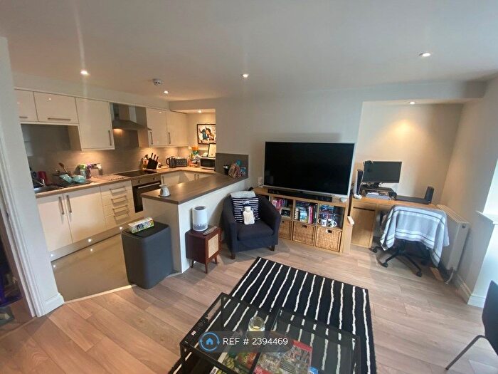 1 Bedroom Flat To Rent In Moorland Hall, Leeds, LS3