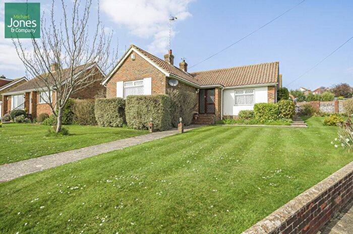 2 Bedroom Bungalow To Rent In Heyshott Close, Lancing, West Sussex, BN15