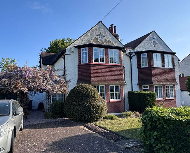 3 Bedroom Semi-Detached House For Sale In Hillcrest Road, Purley, Sutton, CR8