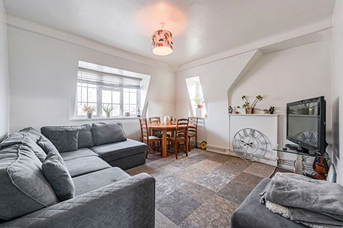 3 Bedroom Flat For Sale In Wingrove Road, Catford, London, SE6