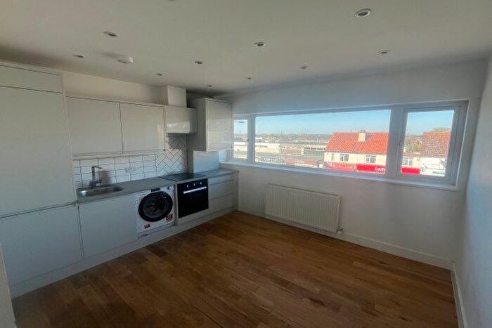 1 Bedroom Flat To Rent In - London Road, Benfleet, SS7