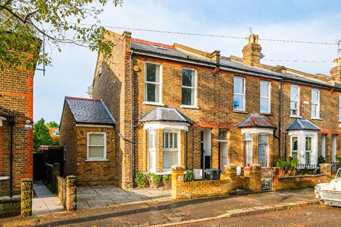 3 Bedroom Maisonette To Rent In Crescent Road, London, E18