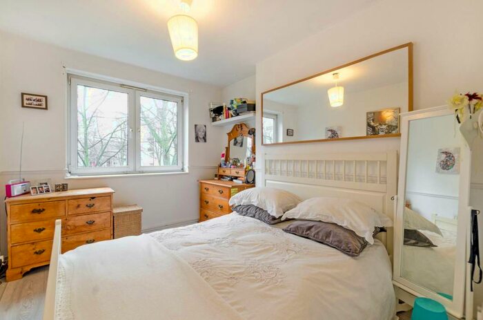 2 Bedroom Flat To Rent In Wellington Row, Columbia Road, London, E2