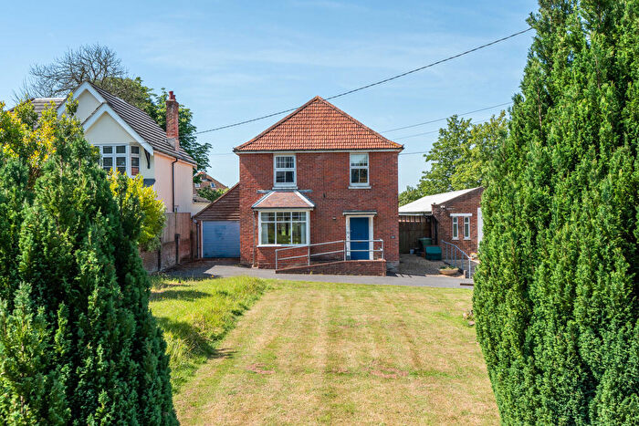 4 Bedroom Detached House For Sale In Station Road, Netley Abbey, Hampshire, SO31