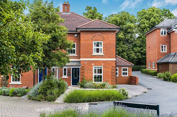 4 Bedroom Town House To Rent In College Close, Thame, OX9