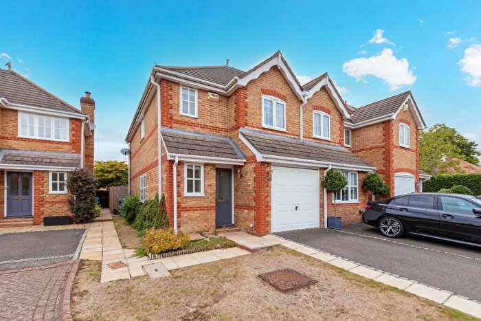 3 Bedroom End Of Terrace House For Sale In Sunningdale Guards Court, SL5