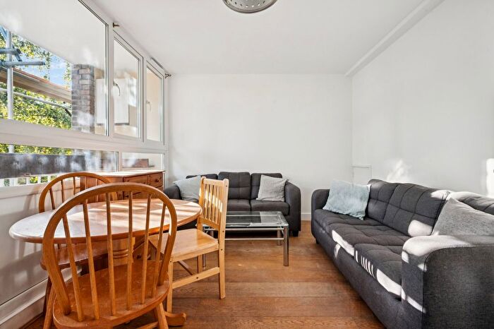 4 Bedroom Flat To Rent In Batten Street, Battersea Park, SW11
