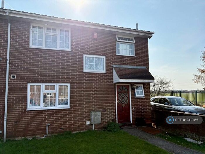3 Bedroom End Of Terrace House To Rent In Rayners Close, Colnbrook, Slough, SL3