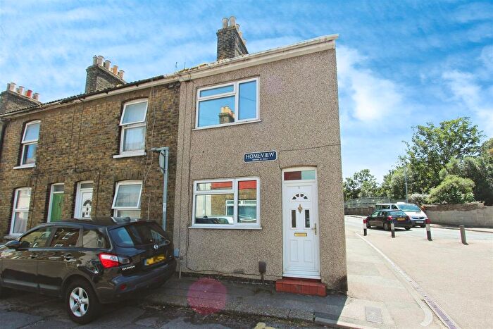 3 Bedroom End Of Terrace House To Rent In Home View, Murston, Sittingbourne, ME10