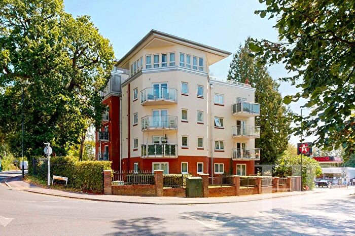 1 Bedroom Flat To Rent In Turners Hill Road, Pound Hill, RH10