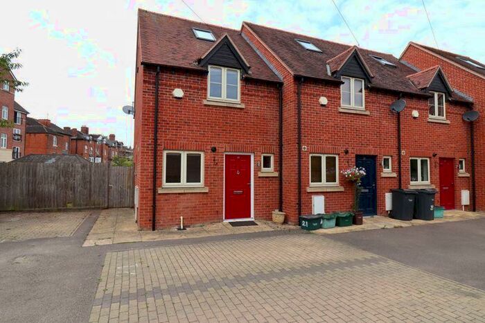 3 Bedroom Semi-Detached House To Rent In Hillfield Court Road, Gloucester, GL1