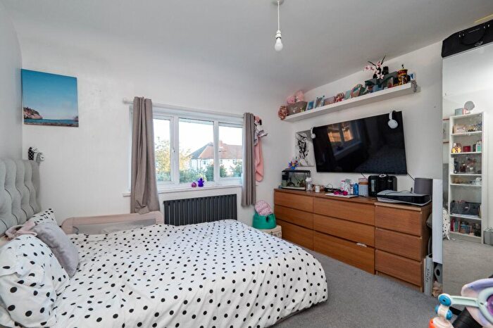 3 Bedroom End Of Terrace House For Sale In Chestnut Close, Carshalton, SM5