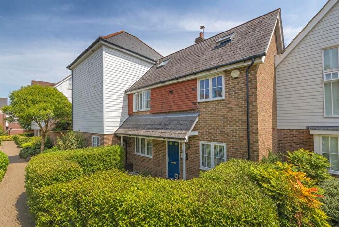 4 Bedroom Terraced House For Sale In Laxton Walk, Kings Hill, ME19