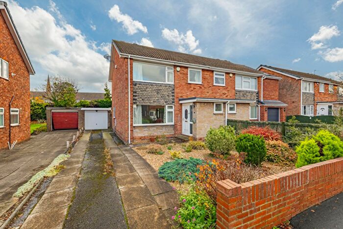 3 Bedroom Semi Detached House For Sale In Kingsway Close, Ossett, WF5