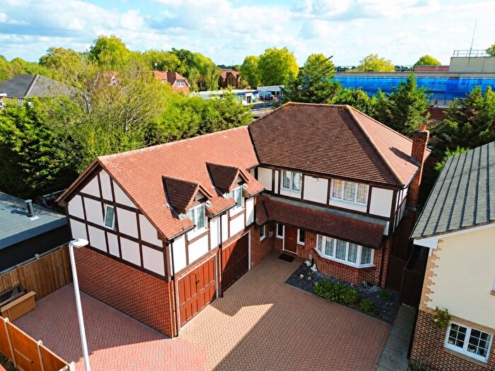 5 Bedroom Detached House For Sale In Brunel Close, Romford, Essex, RM1