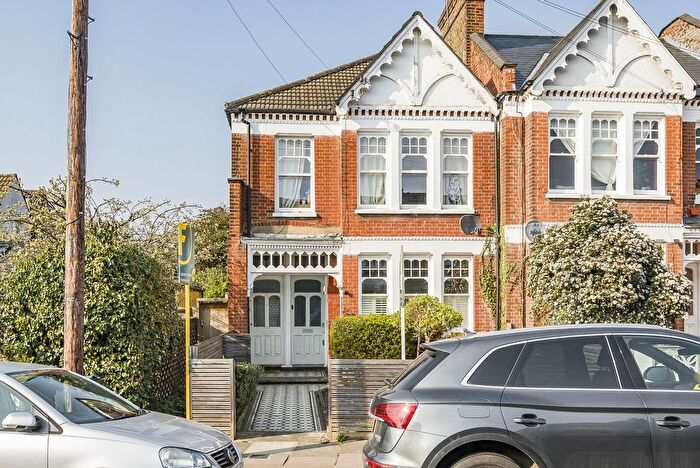 3 Bedroom Flat To Rent In Telford Avenue, Telford Park, London, SW2