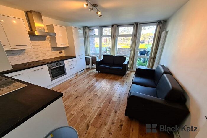 4 Bedroom Maisonette To Rent In Carey Gardens, Vauxhall/Battersea, SW8